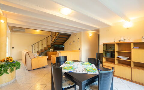 Villa Isola: Tavolo, Costruzione, Mobilia, Sedia, Illuminazione, Interior Design, Pianta Della Casa, Casa, Pavimento, Pavimentazione