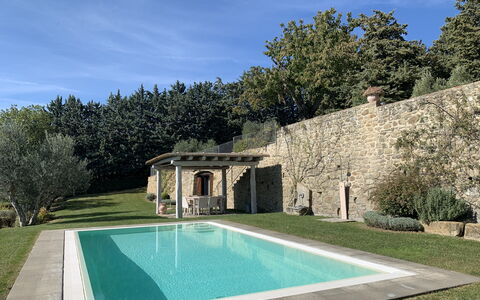 Villa Adelfa: Acqua, Pianta, Cielo, Proprietà, Piscina, Architettura, Paesaggio Naturale, Nube, Albero, Lotto