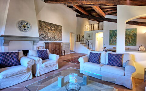 Villa Paneretta: Mobilia, Proprietà, Divano, Tavolo, Azzurro, Cornice, Soggiorno, Divano Letto, Interior Design, Architettura