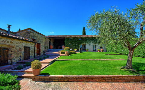 Villa Paneretta: Pianta, Cielo, Proprietà, Costruzione, Finestra, Albero, Erba, Villetta, Casa, Zona Residenziale