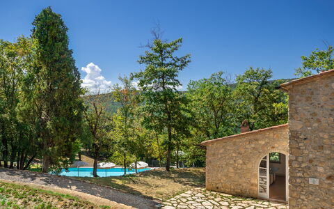 Villa Lucarella: Piscina, Estate, Shade, Hacienda, Muro ​​Di Pietra, Flagstone, Eco Hotel, Agriturismo, Backyard, Ricorrere