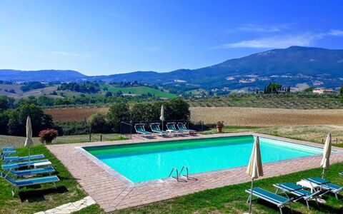 Palazzo Bello: Piscina, Collina, Casa, Lotto, Insediamento Umano, Estate, Agriturismo, Catena Montuosa, Ricorrere, Mobili Da Esterno