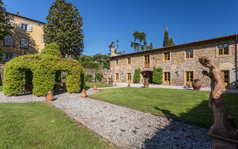 Villa Vaccoli: Pianta, Cielo, Finestra, Lotto, Costruzione, Erba, Villetta, Paesaggio, Facciata, Albero