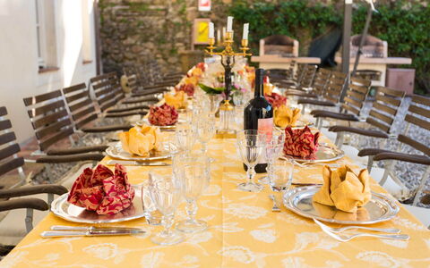 Villa Vaccoli: Cibo, Tavolo, Tavola, Mobilia, Stemware, Piatto, Tovaglia, Pianta, Dishware, Bicchieri