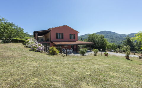 Villa Rosata: Cielo, Pianta, Costruzione, Albero, Finestra, Casa, Montagna, Paesaggio Naturale, Lotto, Vegetazione