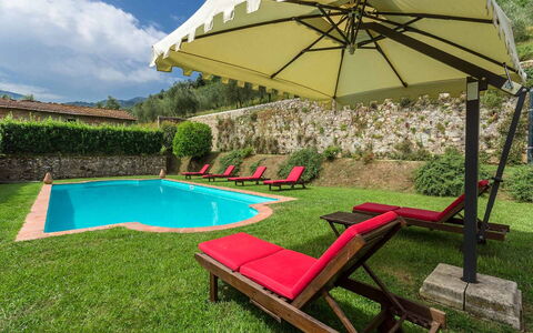 Villa Cantignano: Pianta, Costruzione, Ombrello, Acqua, Nube, Natura, Albero, Shade, Mobili Da Esterno, Piscina