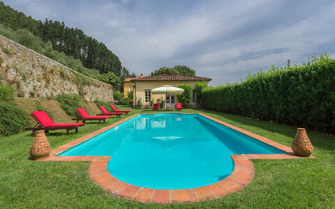 Villa Cantignano: Acqua, Pianta, Nube, Cielo, Paesaggio Naturale, Albero, Corpo D'Acqua, Tempo Libero, Paesaggio, Erba