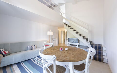 Residenza Morin: Tavolo, Proprietà, Mobilia, Costruzione, Legna, Comfort, Interior Design, Illuminazione, Pavimentazione, Sedia