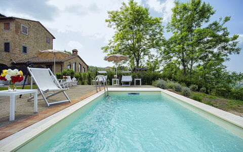 Villa Pianora: Acqua, Pianta, Nube, Cielo, Proprietà, Piscina, Costruzione, Sedia, Azzurro, Albero
