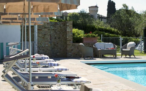 Chianti Fornace 1: Acqua, Pianta, Piscina, Mobili Da Esterno, Shade, Architettura, Lettino, Costruzione, Ombrello, Tempo Libero