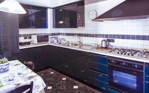 Apartment Fernanda - Levanto: Controsoffitto, Cabinetry, Proprietà, Mobilia, Cucina, Rubinetto, Prodotto, Costruzione, Cassetto, Cucina Stufa