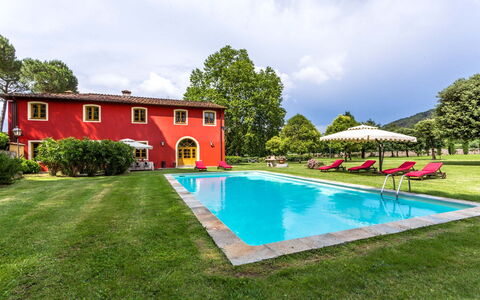 Villa Guasperini: Acqua, Nube, Pianta, Cielo, Costruzione, Proprietà, Piscina, Albero, Finestra, Sedia