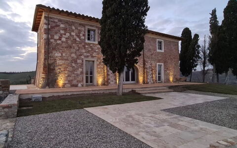 Casa Insieme: Cielo, Pianta, Nube, Proprietà, Finestra, Costruzione, Albero, Manto Stradale, Asfalto, Lotto