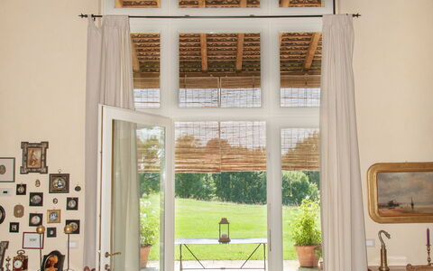 Villa Monia: Mobilia, Finestra, Costruzione, Pianta, Casa, Legna, Tessile, Shade, Immobiliare