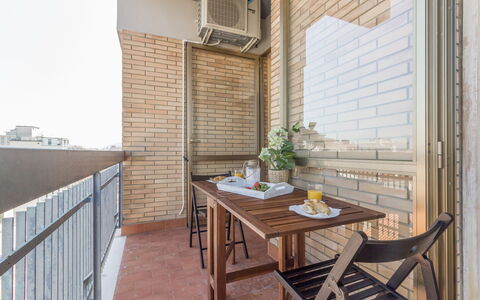 Cattolica Sea Loft: Tavolo, Mobilia, Proprietà, Costruzione, Vaso Di Fiori, Legna, Sedia, Cucina, Brick, Pianta