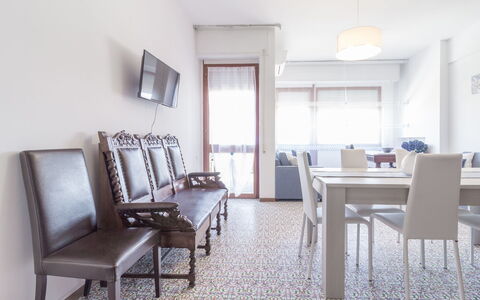 Cattolica Sea Loft: Mobilia, Proprietà, Tavolo, Costruzione, Sedia, Cornice, Interior Design, Legna, Pianta Della Casa, Comfort