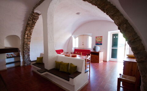 Holiday Home Giannella: Mobilia, Costruzione, Finestra, Divano, Legna, Interior Design, Casa, Comfort, Pianta Della Casa, Sala