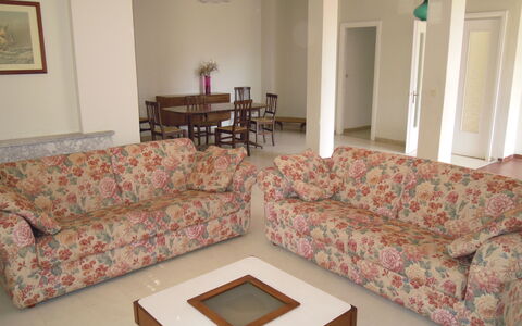 Casa Argentario: Marrone, Divano, Mobilia, Proprietà, Cornice, Comfort, Legna, Interior Design, Illuminazione, Divano Letto