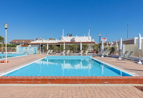 Villa Il Pesco: Acqua, Cielo, Piscina, Azzurro, Tempo Libero, Materiale Composito, Mobili Da Esterno, Ricreazione, Rettangolo, Shade