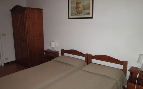 Giannella Holiday Apartment: Mobilia, Proprietà, Comfort, Letto, Legna, Cornice, Costruzione, Interior Design, Pavimentazione, Telaio Del Letto