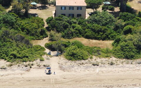 Giannella Holiday Apartment: Acqua, Pianta, Risorse Idriche, Costruzione, Spiaggia, Albero, Ambiente Naturale, Finestra, Casa, Vegetazione