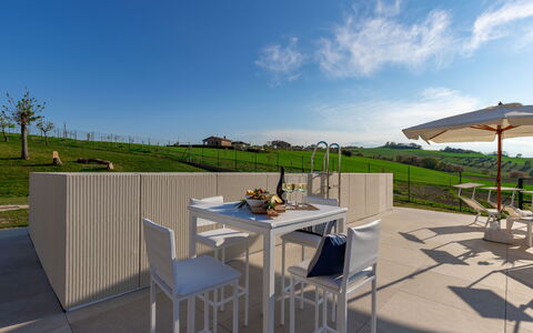 Villa Clair: Cielo, Tavolo, Mobilia, Nube, Shade, Tavolo Esterno, Pianta, Mobili Da Esterno, Sedia, Legna