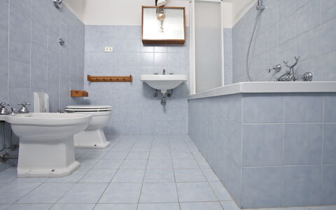 Chianti Resort: Specchio, Rubinetto, Idraulico Fixture, Lavello, Lavandino Del Bagno, Proprietà, Costruzione, Bagno, Viola, Pianta