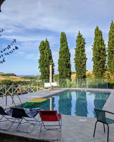 Villa Millefiori: Acqua, Cielo, Pianta, Nube, Mobilia, Natura, Sedia, Albero, Piscina, Mobili Da Esterno