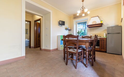 Il Fienile Holiday Home: Tavolo, Mobilia, Pianta Della Casa, Legna, Illuminazione, Interior Design, Costruzione, Sedia, Sala, Pavimento