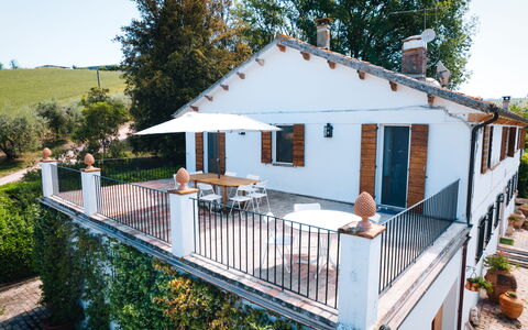Villa La Picena: Casa, Casa, Villetta, Estate, Portico, Balcone, Villa, Agriturismo, Shade, Recinzione