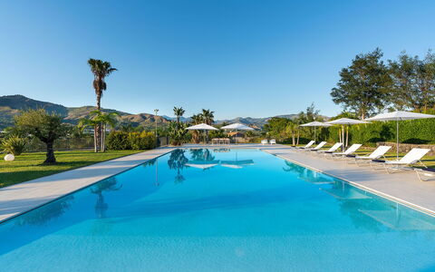 Villa Diodoro: Acqua, Cielo, Proprietà, Pianta, Piscina, Azzurro, Albero, Shade, Mobili Da Esterno, Tempo Libero
