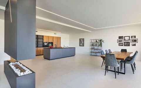 Villa Diodoro: Mobilia, Proprietà, Libreria, Scaffalature, Legna, Mensola, Architettura, Tavolo, Interior Design, Soggiorno