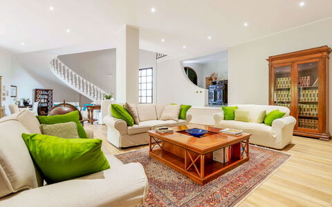 Villa Rossana: Divano, Proprietà, Mobilia, Tavolo, Comfort, Cornice, Pianta Della Casa, Pianta, Interior Design, Illuminazione