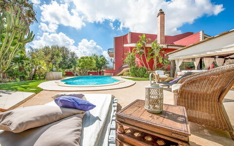 Villa Rossana: Nube, Cielo, Acqua, Pianta, Costruzione, Giorno, Proprietà, Azzurro, Piscina, Mobili Da Esterno