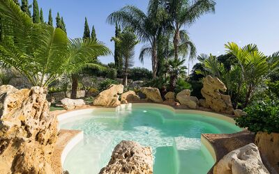 Villa Girgenti: villa-girgenti-contrada-mendolito-jacuzzi