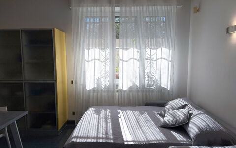 Villa La Rodina - Diano Marina: Mobilia, Letto, Interior Design, Camera Da Letto, Lenzuolo, Bedding, Pavimento, Legna, Camera, Pavimentazione