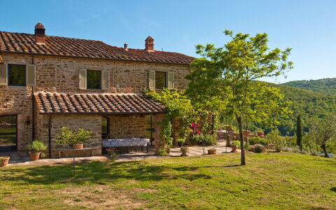 Villa Badia: Cielo, Pianta, Finestra, Costruzione, Casa, Albero, Paesaggio Naturale, Lotto, Villetta, Immobiliare