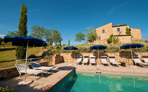 Villa Badia: Acqua, Pianta, Cielo, Costruzione, Azzurro, Albero, Shade, Piscina, Arecales, Corpo D'Acqua