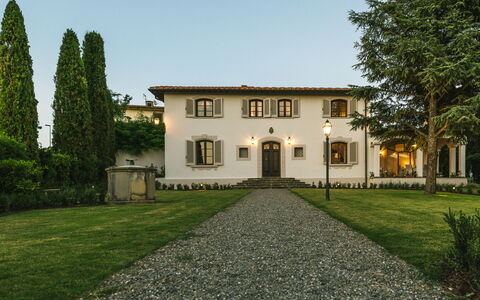 Le Due Ville: Pianta, Cielo, Finestra, Costruzione, Verde, Albero, Casa, Lotto, Erba, Villetta