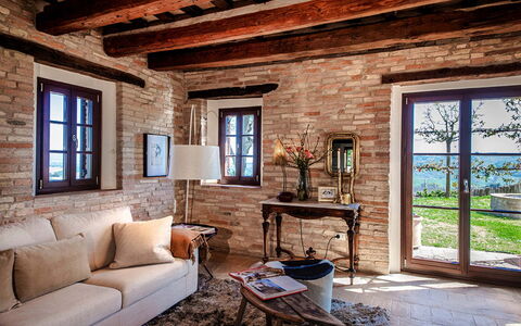 Villa Edelweiss: Marrone, Mobilia, Costruzione, Finestra, Proprietà, Divano, Pianta, Cornice, Azzurro, Legna