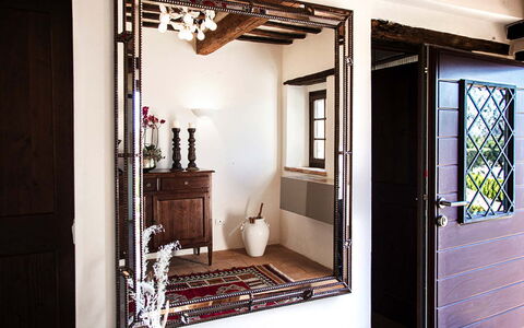Villa Edelweiss: Legna, Interior Design, Costruzione, Rettangolo, Pavimento, Pavimentazione, Proprietà Del Materiale, Porta, Tinte E Ombre