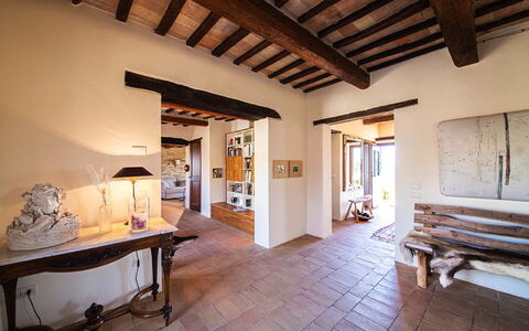 Villa Edelweiss: Cornice, Mobilia, Costruzione, Finestra, Legna, Interior Design, Soggiorno, Pavimento, Pavimentazione, Parete