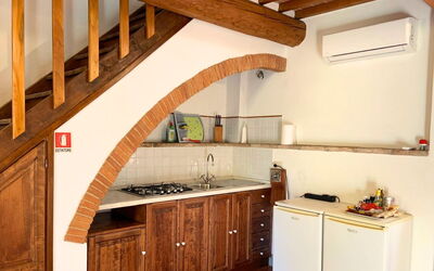 Le Fonti 10: Mobilia, Interior Design, Parete, Pavimentazione, Legna, Soffitto, Pavimento, Camera, Cucina, Casa