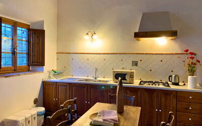 Le Fonti 14: Interior Design, Legna, Pavimentazione, Soffitto, Cucina, Camera, Mobilia, Pavimento, Illuminazione, Controsoffitto