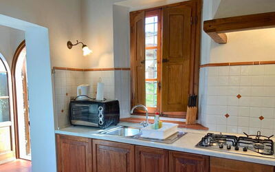 Le Fonti 9: Cucina, Legna, Elettrodomestico Da Cucina, Controsoffitto, Pavimentazione, Interior Design, Cabinetry, Mobilia, Lavandino Della Cucina, Casa