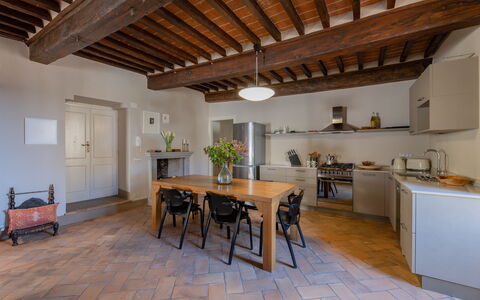 Appartamento Palei: Mobilia, Proprietà, Tavolo, Cornice, Cabinetry, Legna, Pianta Della Casa, Pianta, Costruzione, Vaso Di Fiori