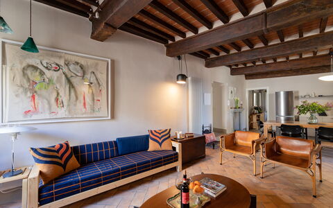 Appartamento Palei: Divano, Mobilia, Proprietà, Tavolo, Costruzione, Cornice, Pianta Della Casa, Illuminazione, Legna, Pavimentazione
