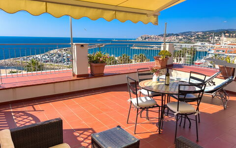 Vista Mare Borgo Peri: Mobilia, Ricorrere, Balcone, Appartamento, Sedia, Vaso Di Fiori, Eco Hotel, Pianta Della Casa, Shade, Color Legno