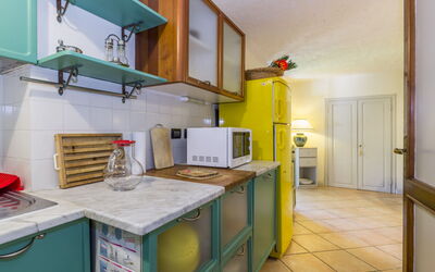 Oasi 1: Proprietà, Cabinetry, Lavandino Della Cucina, Controsoffitto, Elettrodomestico Da Cucina, Cucina, Elettrodomestico, Cucina Stufa, Interior Design, Rubinetto
