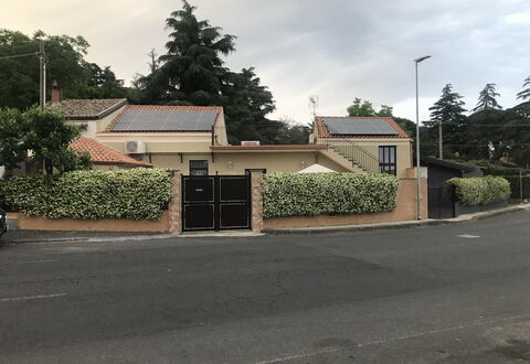 Villa Saponara: Zona Residenziale, Casa, Casa, Sobborgo, Driveway, Cancello, Home Scherma